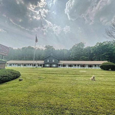Berkshire Valley Inn North Hancock Екстер'єр фото
