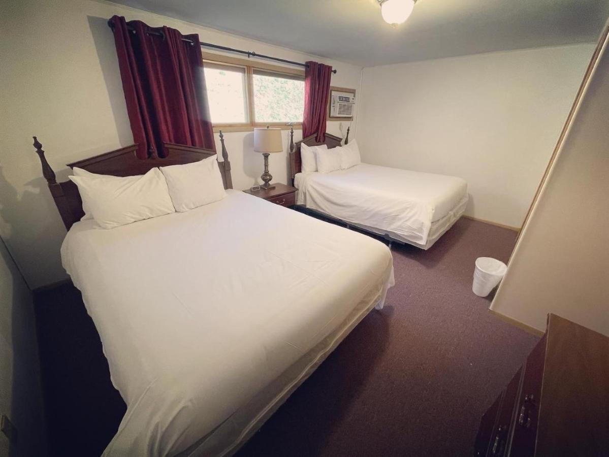 Berkshire Valley Inn North Hancock Екстер'єр фото