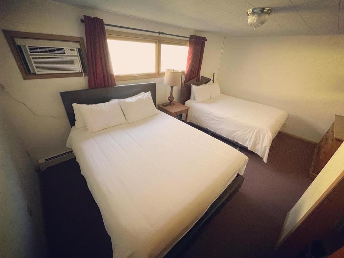 Berkshire Valley Inn North Hancock Екстер'єр фото