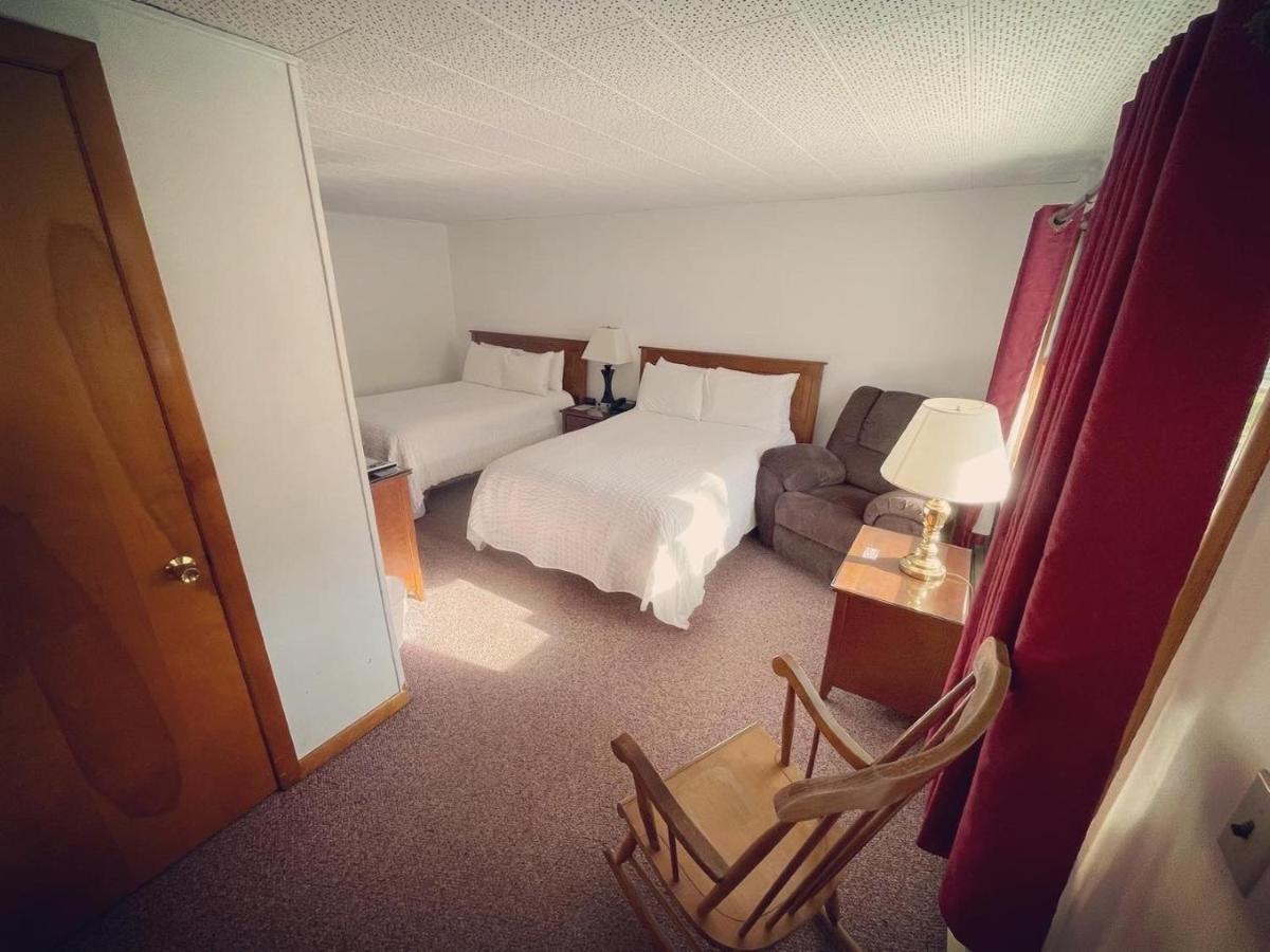 Berkshire Valley Inn North Hancock Екстер'єр фото