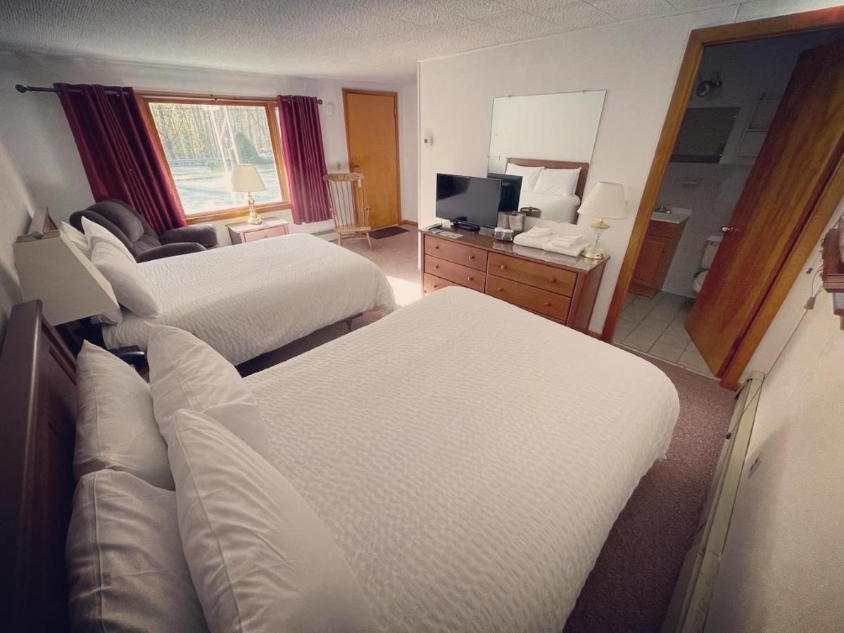 Berkshire Valley Inn North Hancock Екстер'єр фото