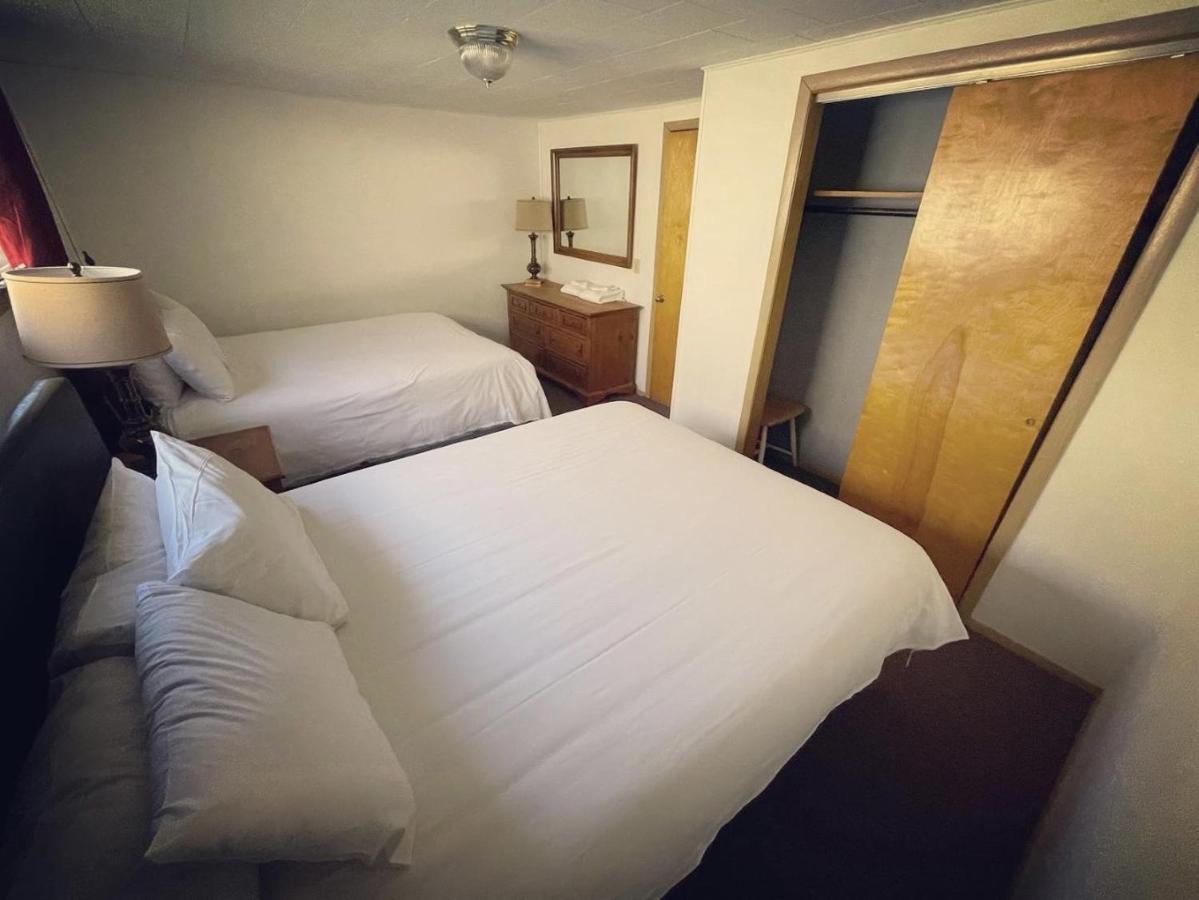 Berkshire Valley Inn North Hancock Екстер'єр фото
