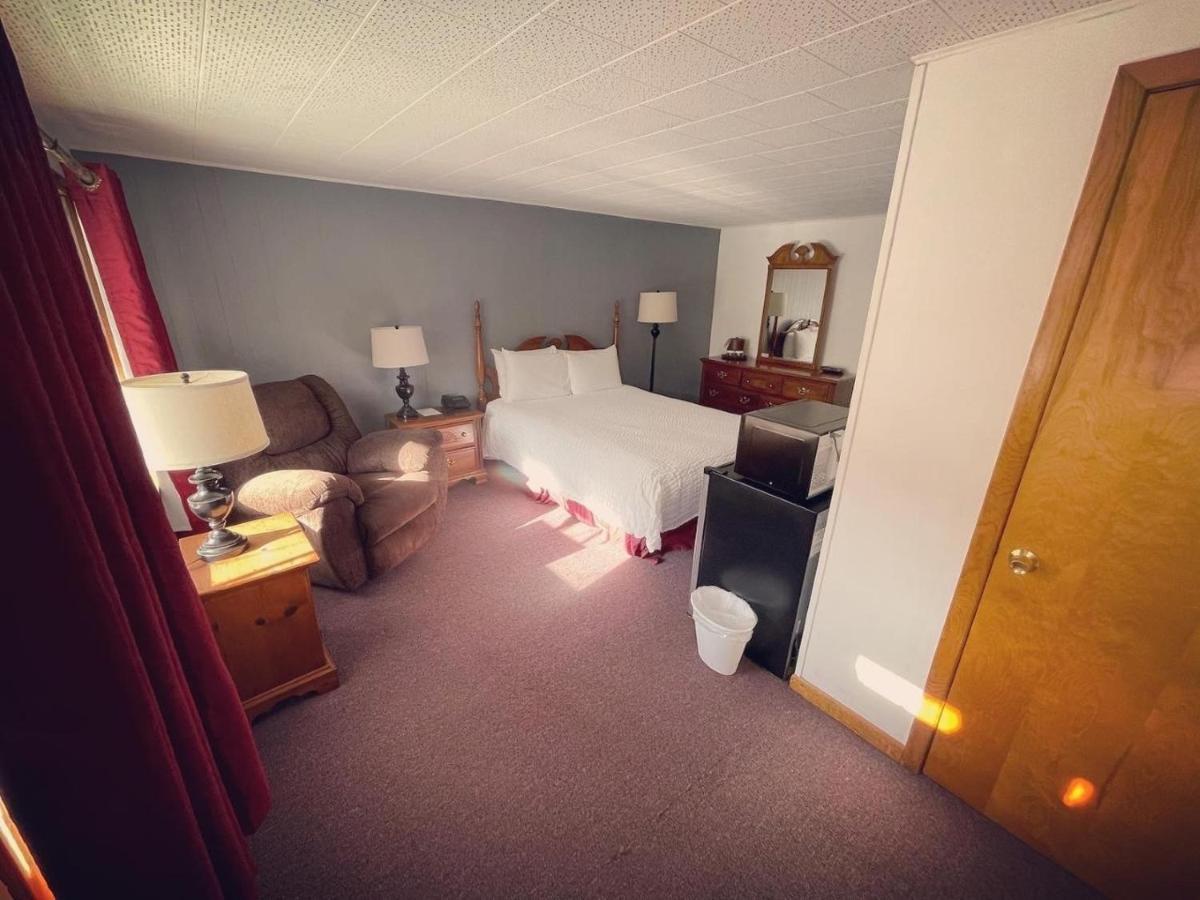 Berkshire Valley Inn North Hancock Екстер'єр фото
