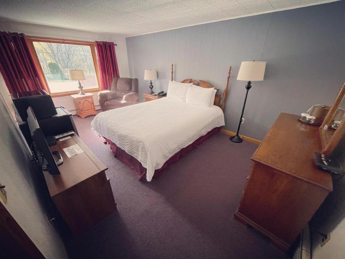 Berkshire Valley Inn North Hancock Екстер'єр фото