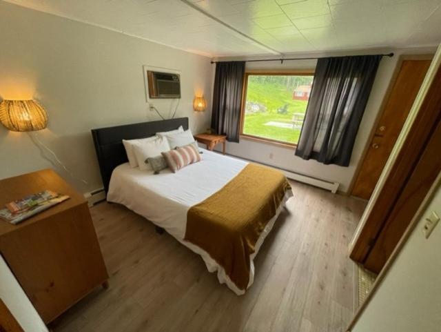 Berkshire Valley Inn North Hancock Екстер'єр фото
