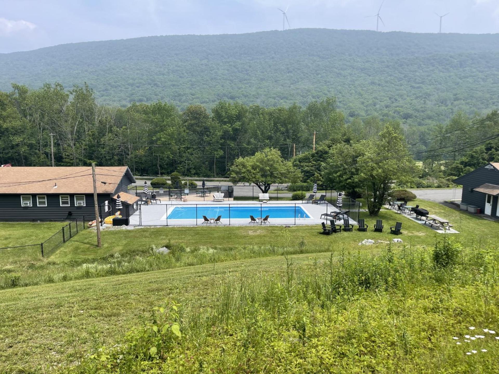 Berkshire Valley Inn North Hancock Екстер'єр фото