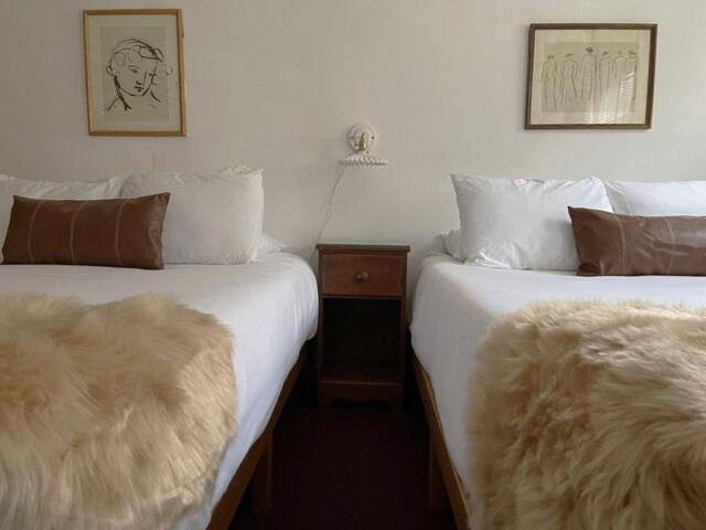 Berkshire Valley Inn North Hancock Екстер'єр фото