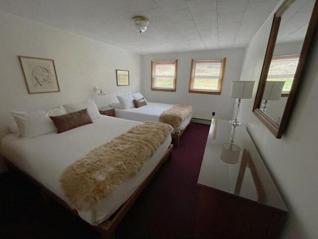 Berkshire Valley Inn North Hancock Екстер'єр фото