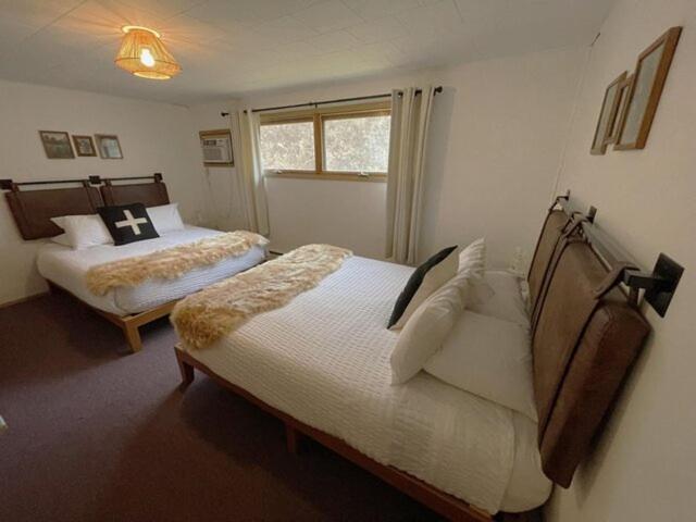 Berkshire Valley Inn North Hancock Екстер'єр фото