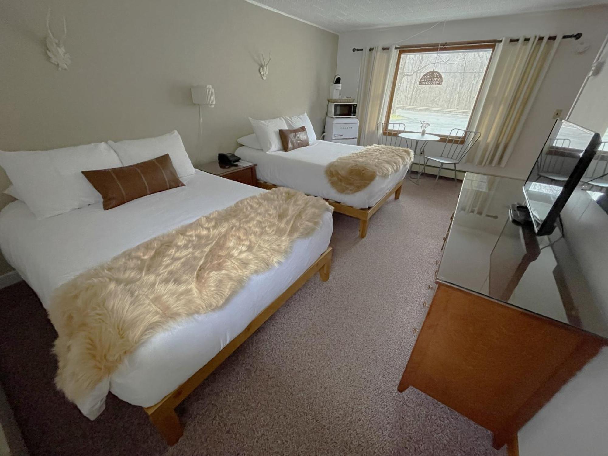 Berkshire Valley Inn North Hancock Екстер'єр фото