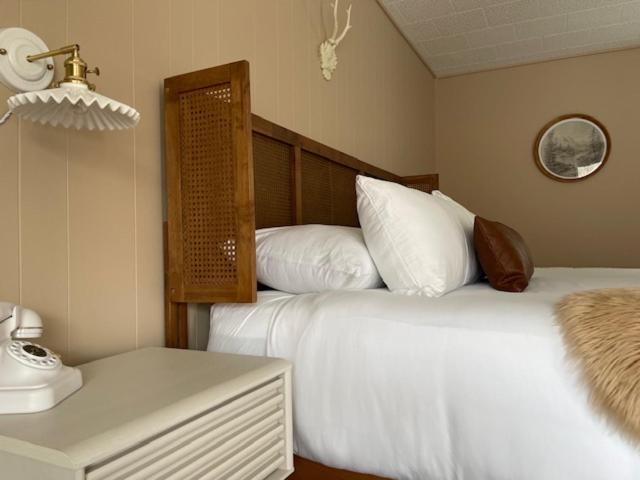 Berkshire Valley Inn North Hancock Екстер'єр фото